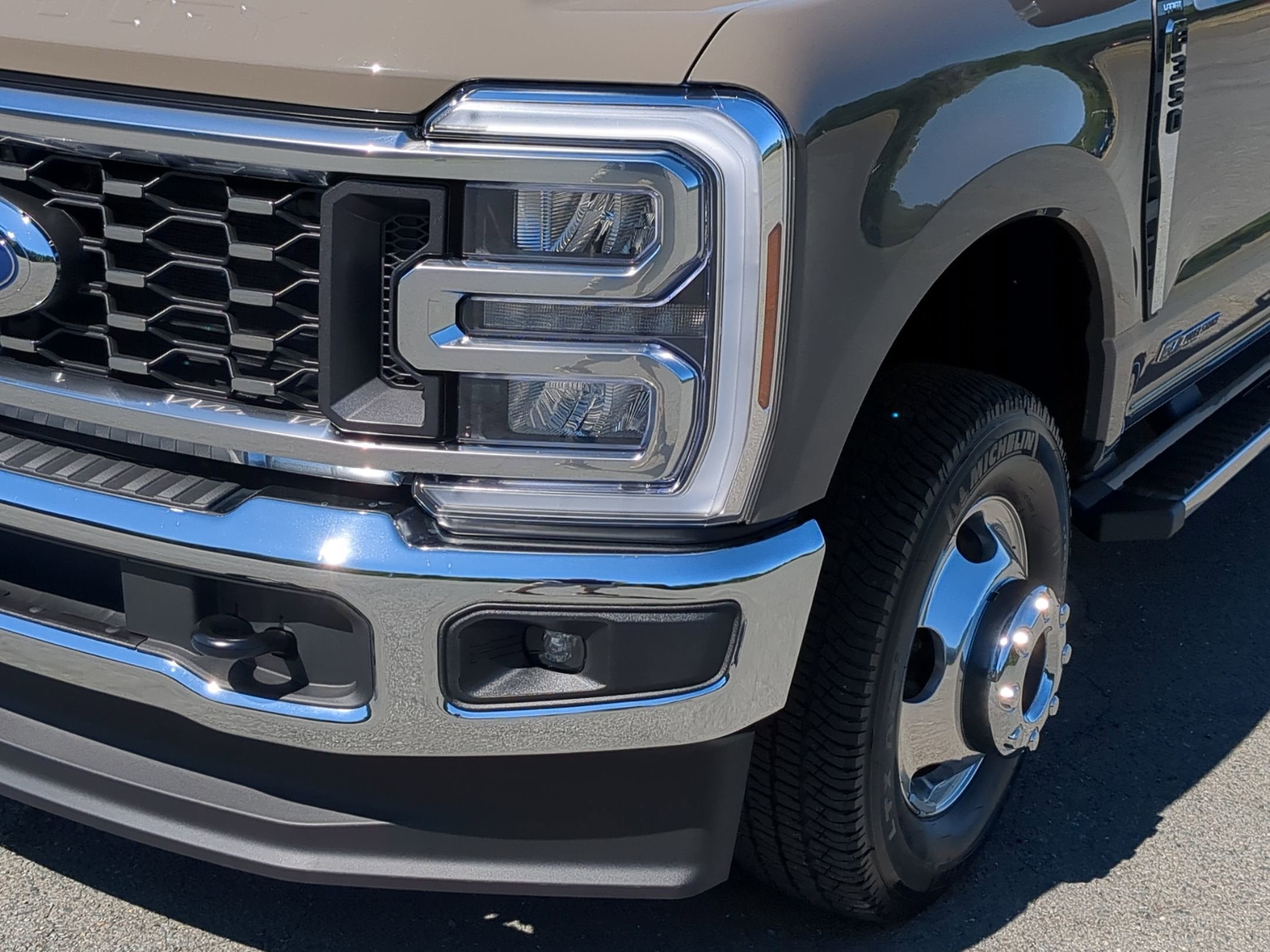 2026 Ford Super Duty F-350 DRW LARIAT
