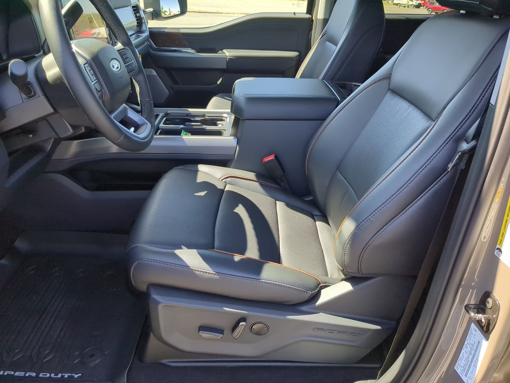 2026 Ford Super Duty F-350 DRW LARIAT