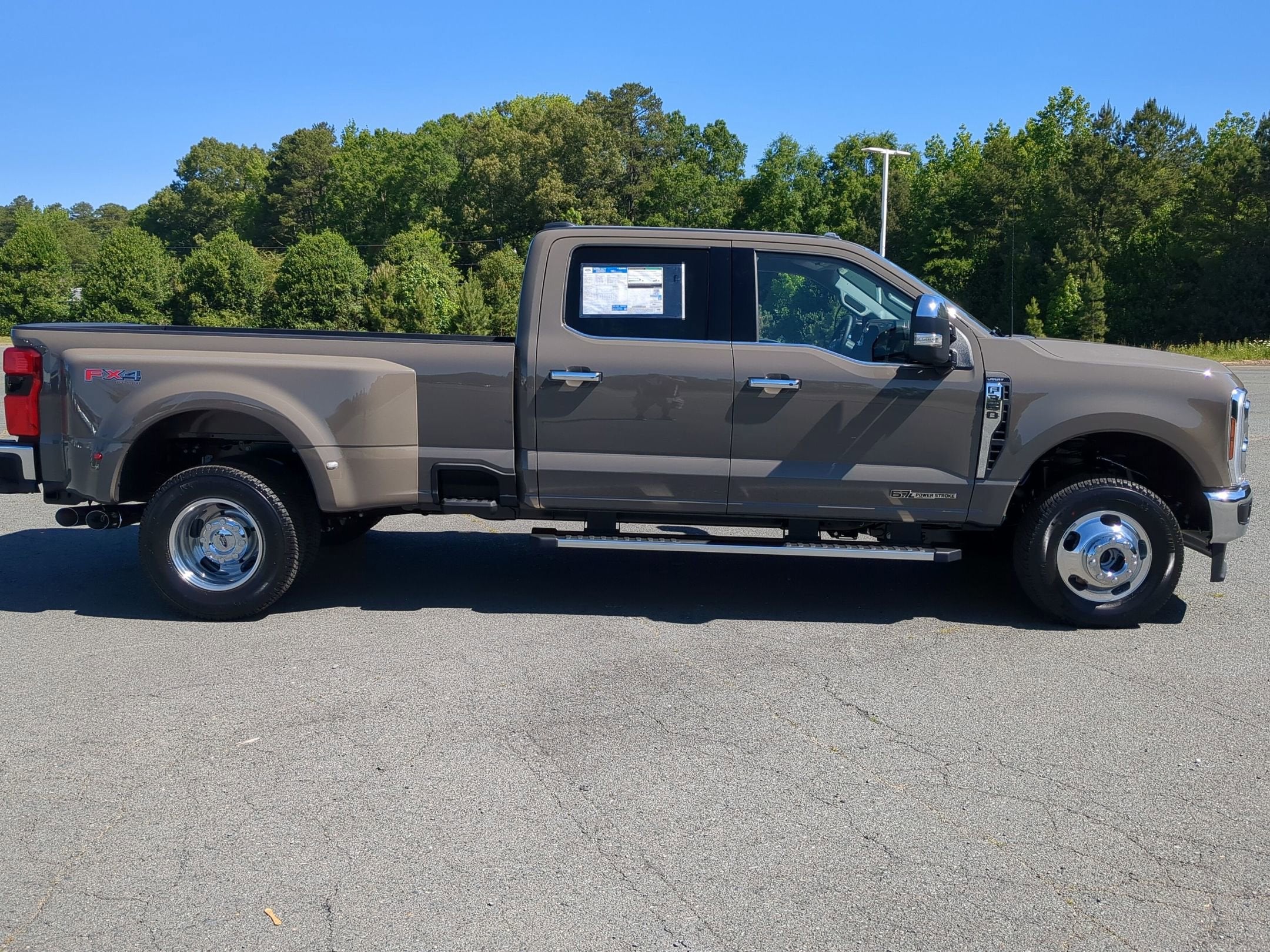 2026 Ford Super Duty F-350 DRW LARIAT