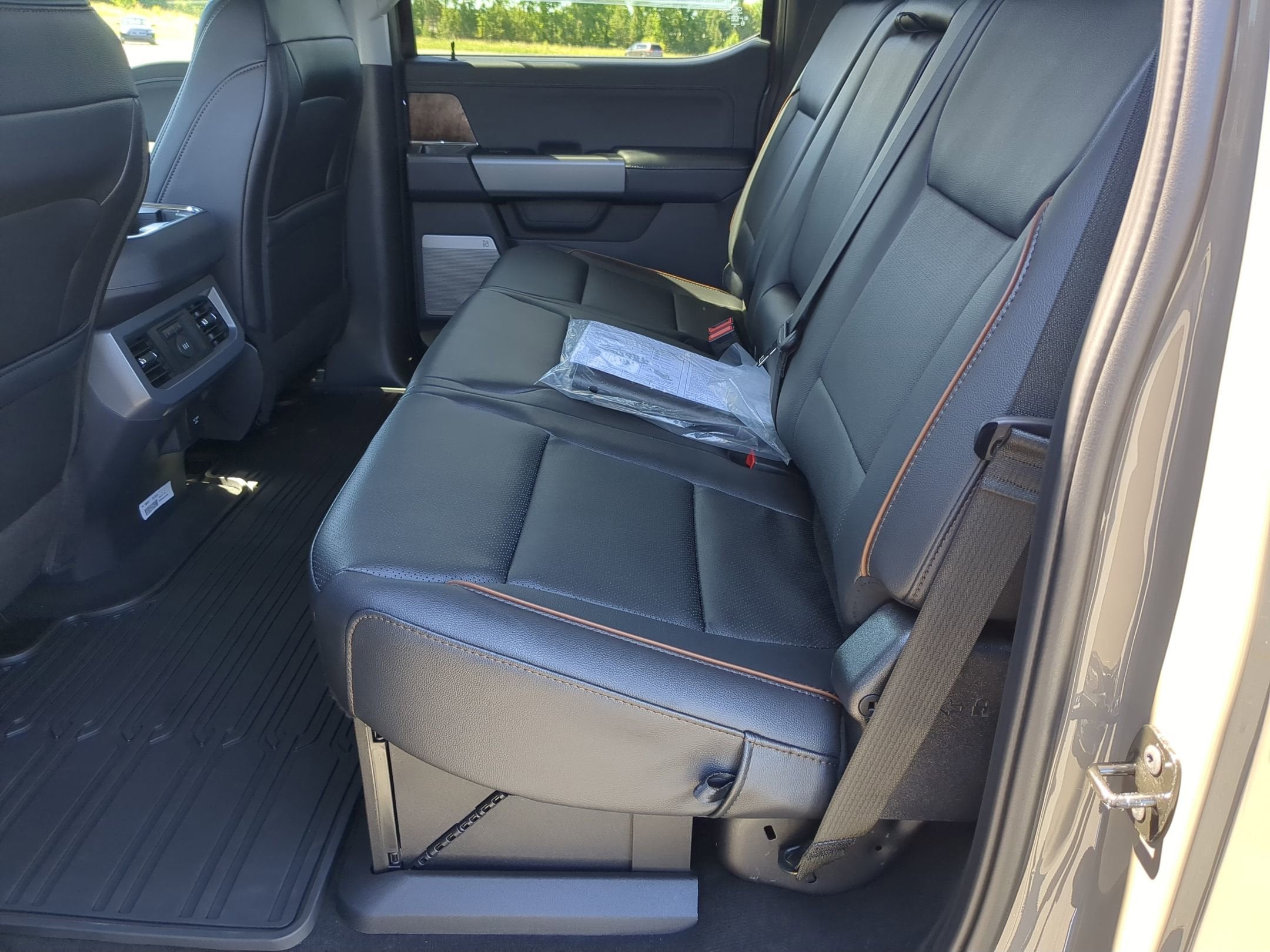 2026 Ford Super Duty F-350 DRW LARIAT