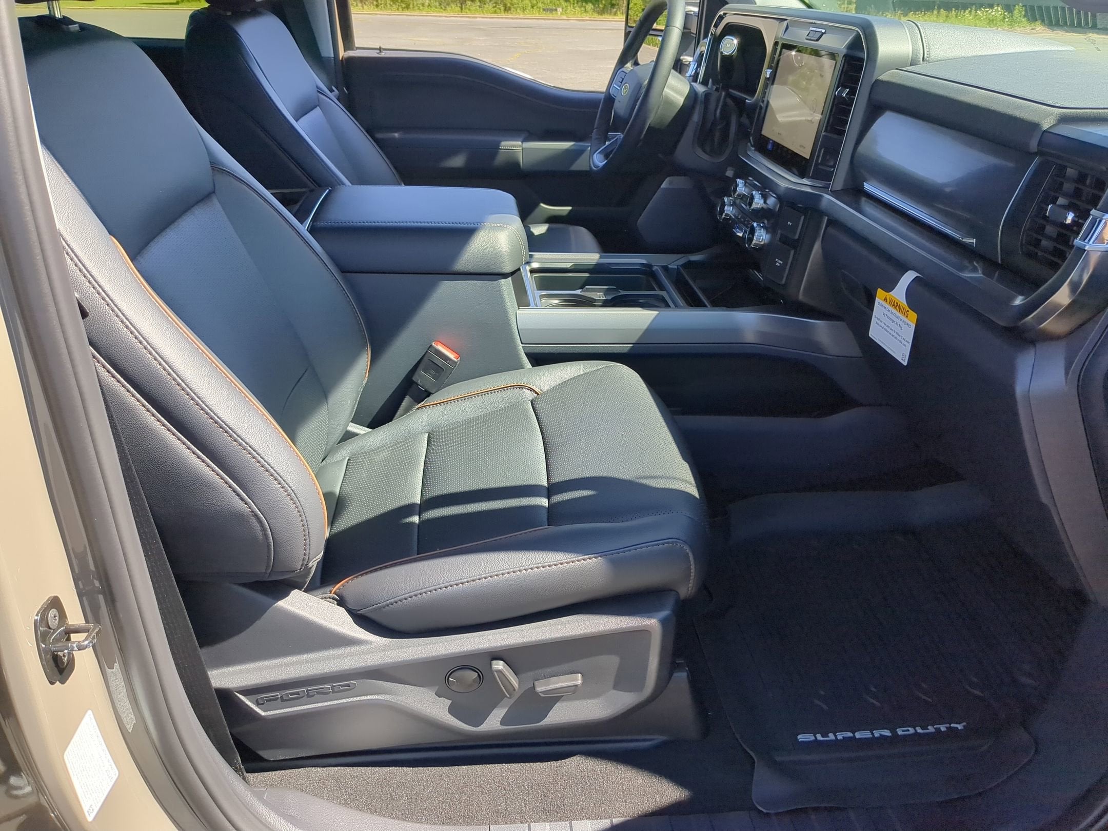 2026 Ford Super Duty F-350 DRW LARIAT