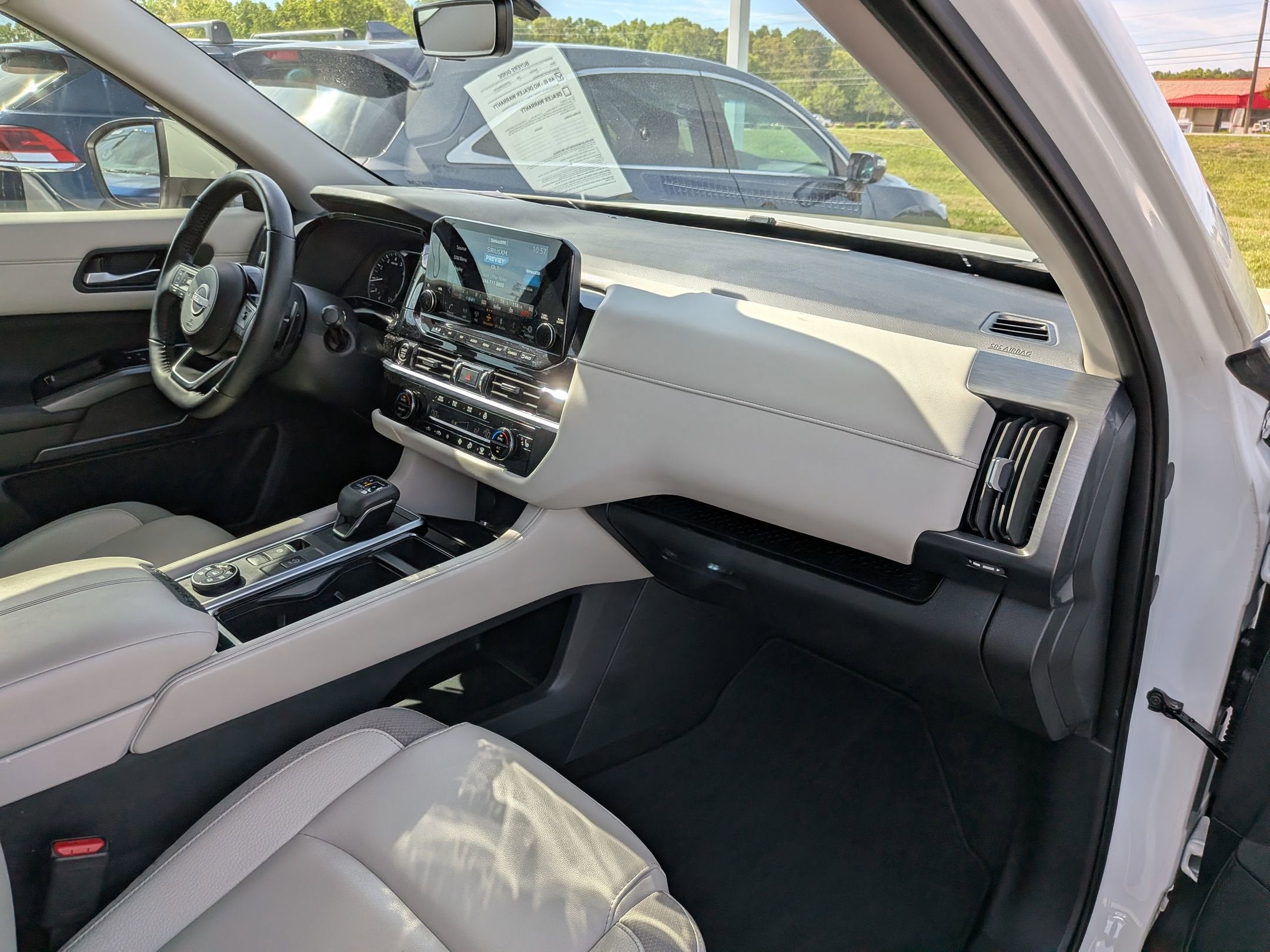 2024 Nissan Pathfinder SL