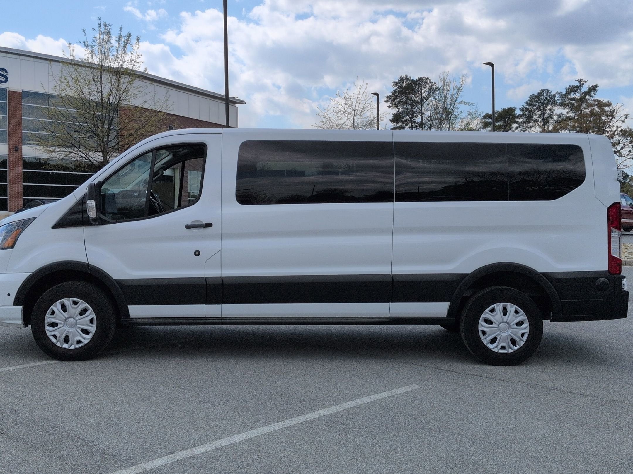 2024 Ford Transit Passenger Wagon XLT