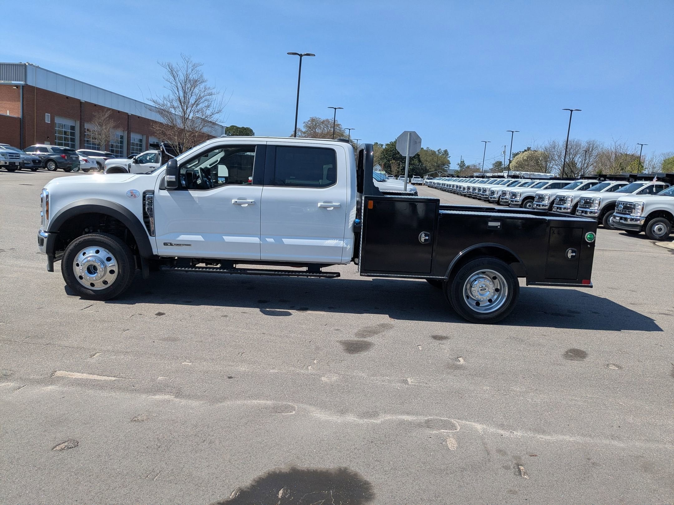 2026 Ford Super Duty F-450 DRW LARIAT