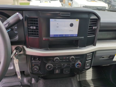 2027 Ford Super Duty F-350 DRW XL