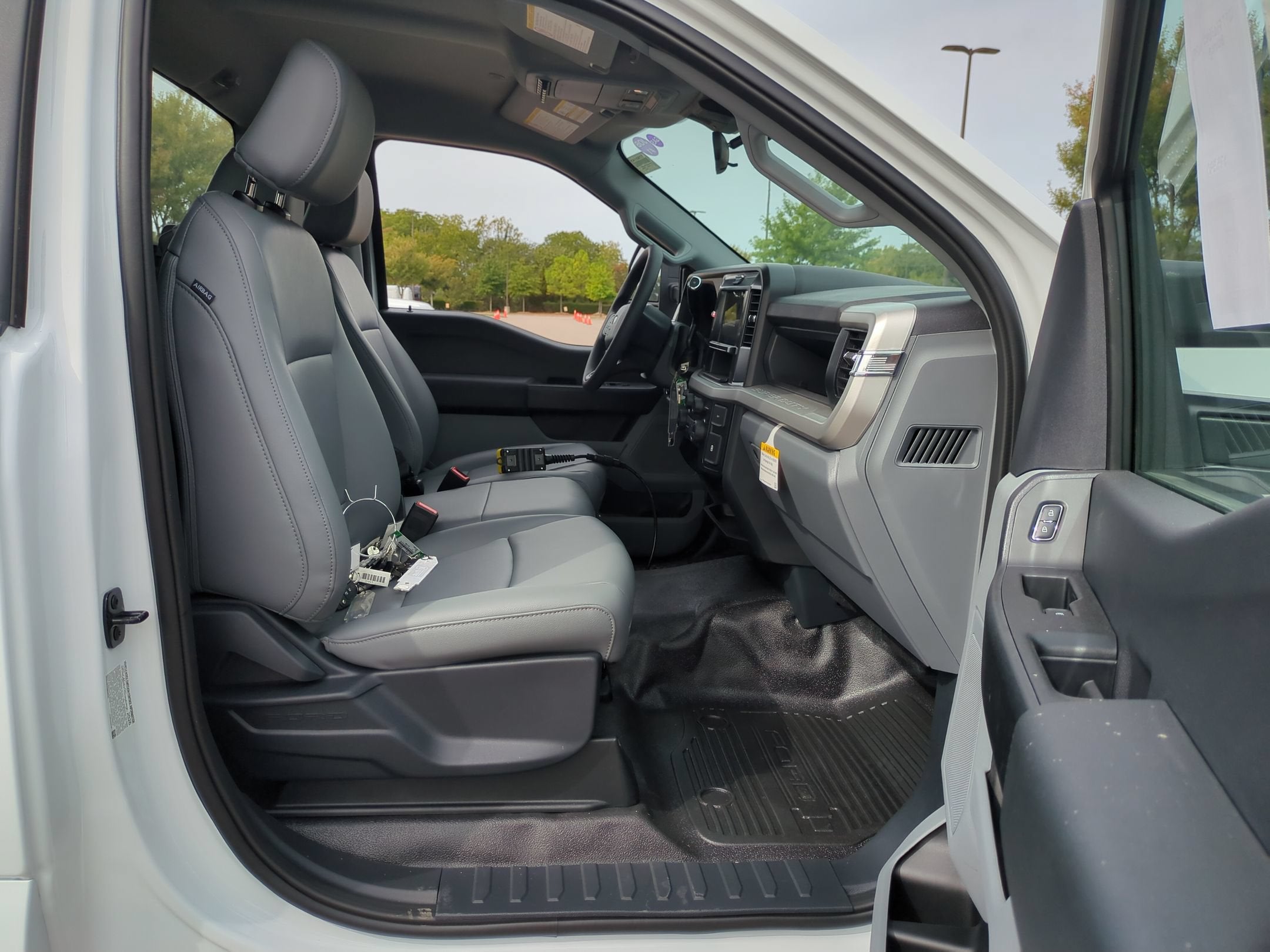2027 Ford Super Duty F-350 DRW XL