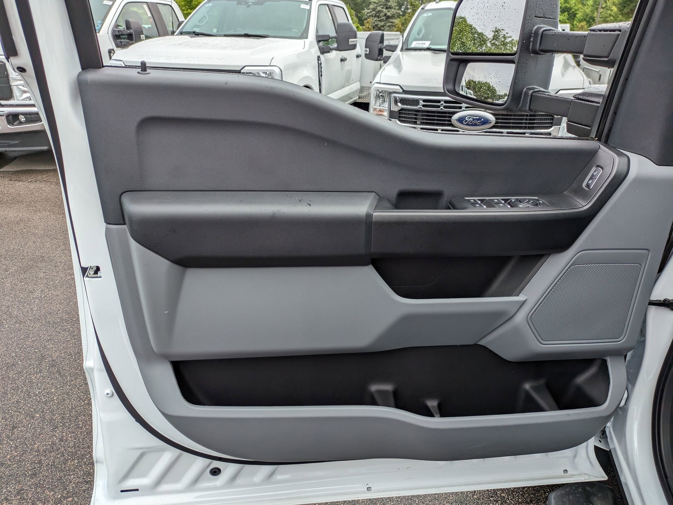 2025 Ford Super Duty F-550 DRW XL