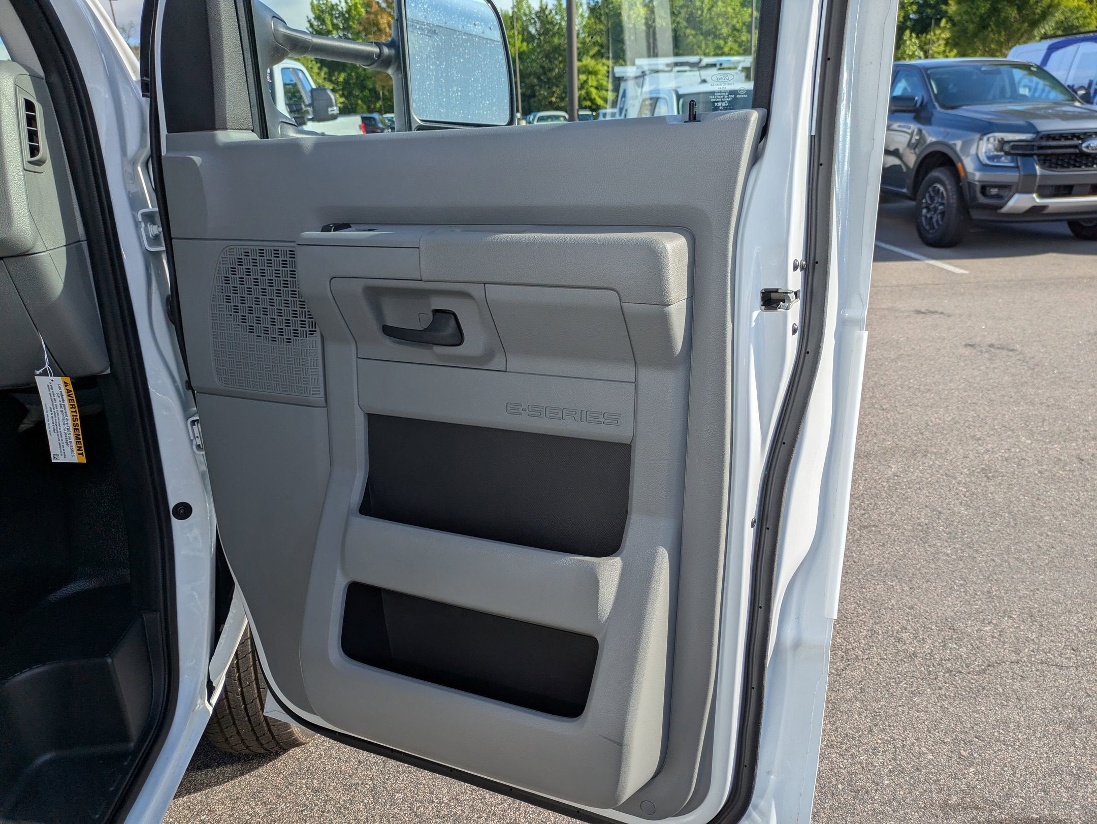 2027 Ford E-Series Cutaway Base