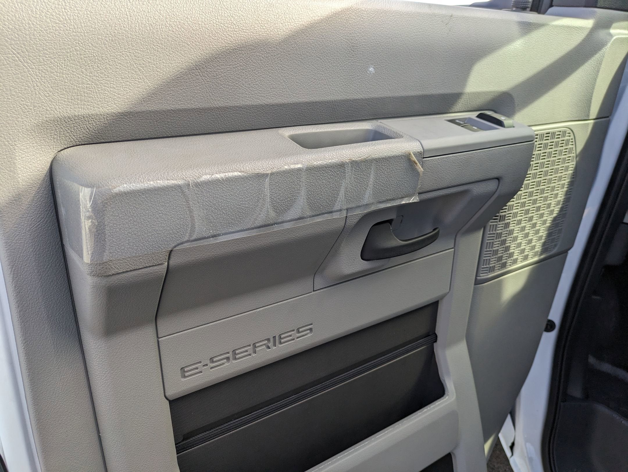 2026 Ford E-Series Cutaway Base