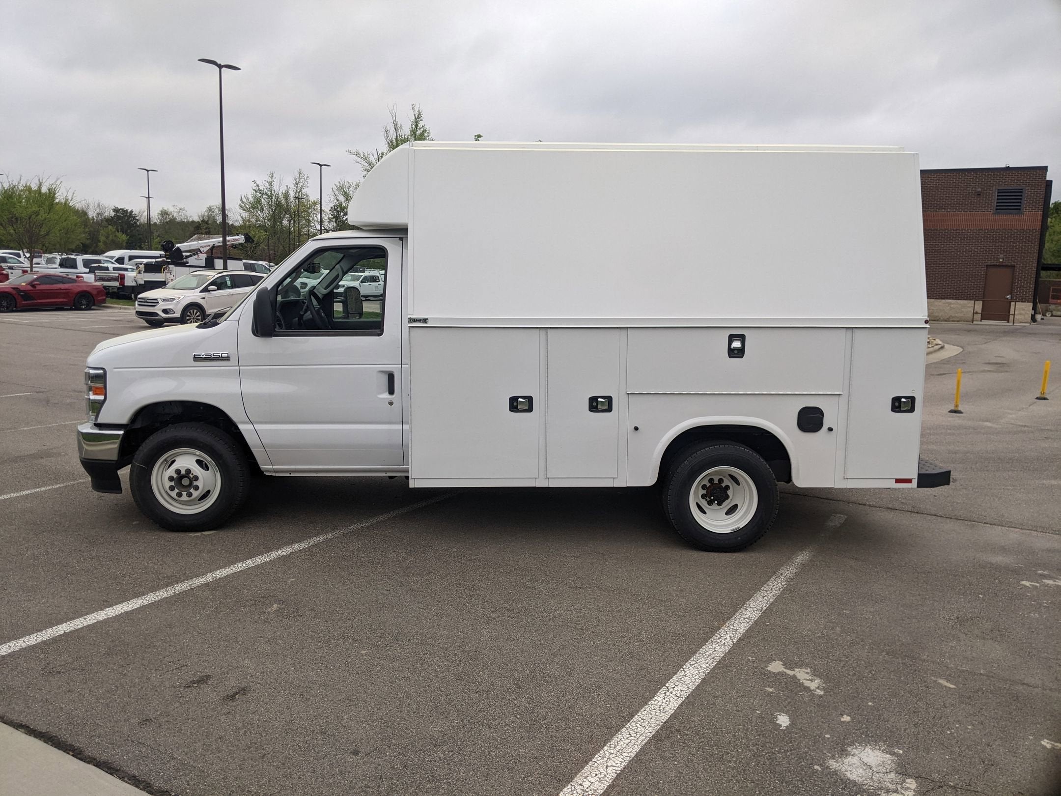 2025 Ford E-Series Cutaway E-350 SRW 138" WB