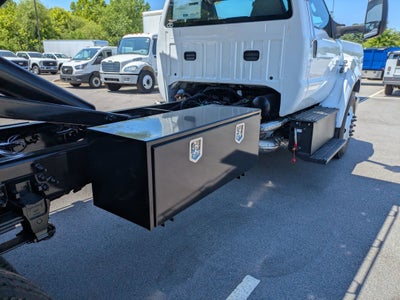 2027 Ford F-750SD Base