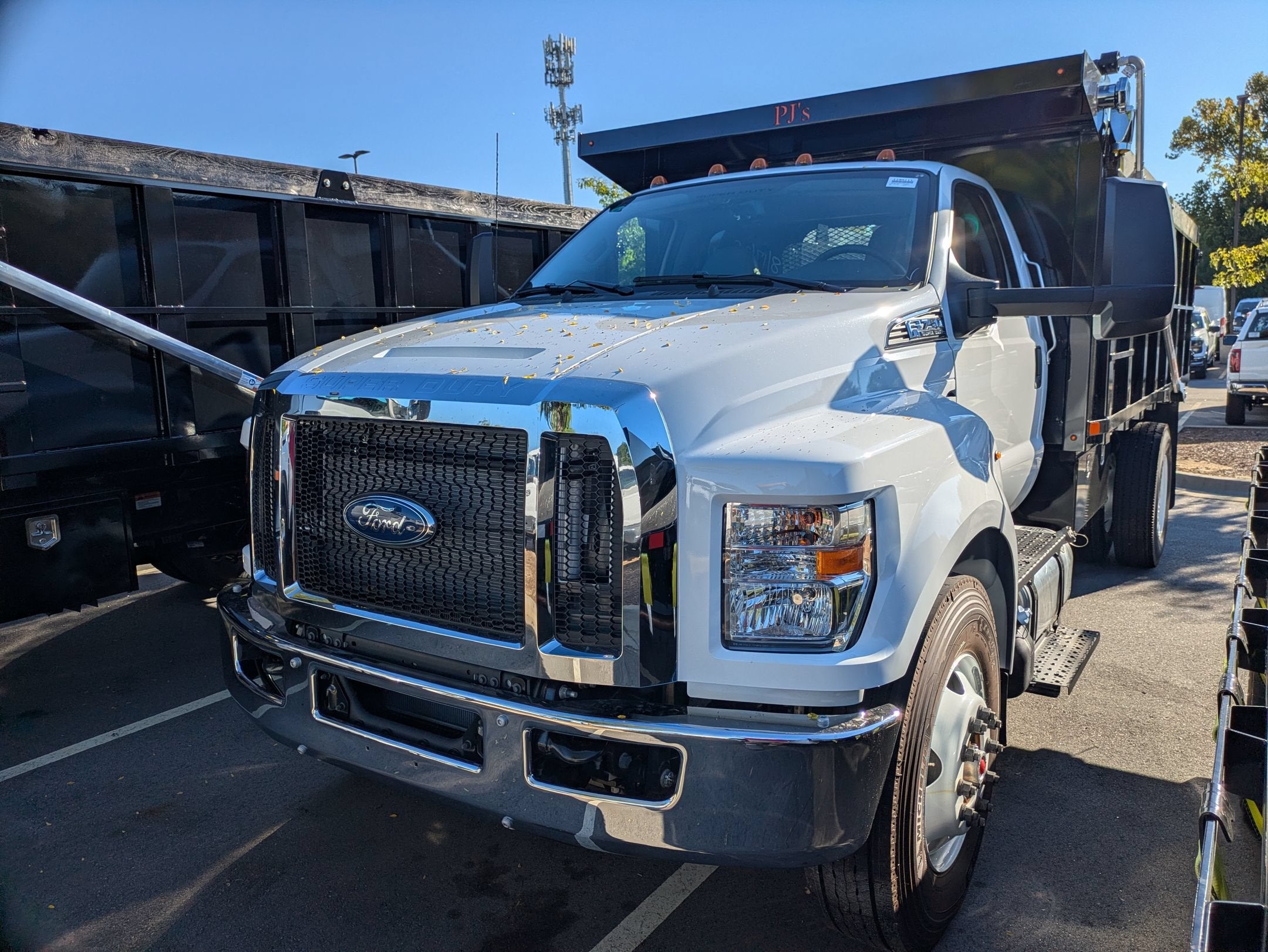 2027 Ford F-750SD Base