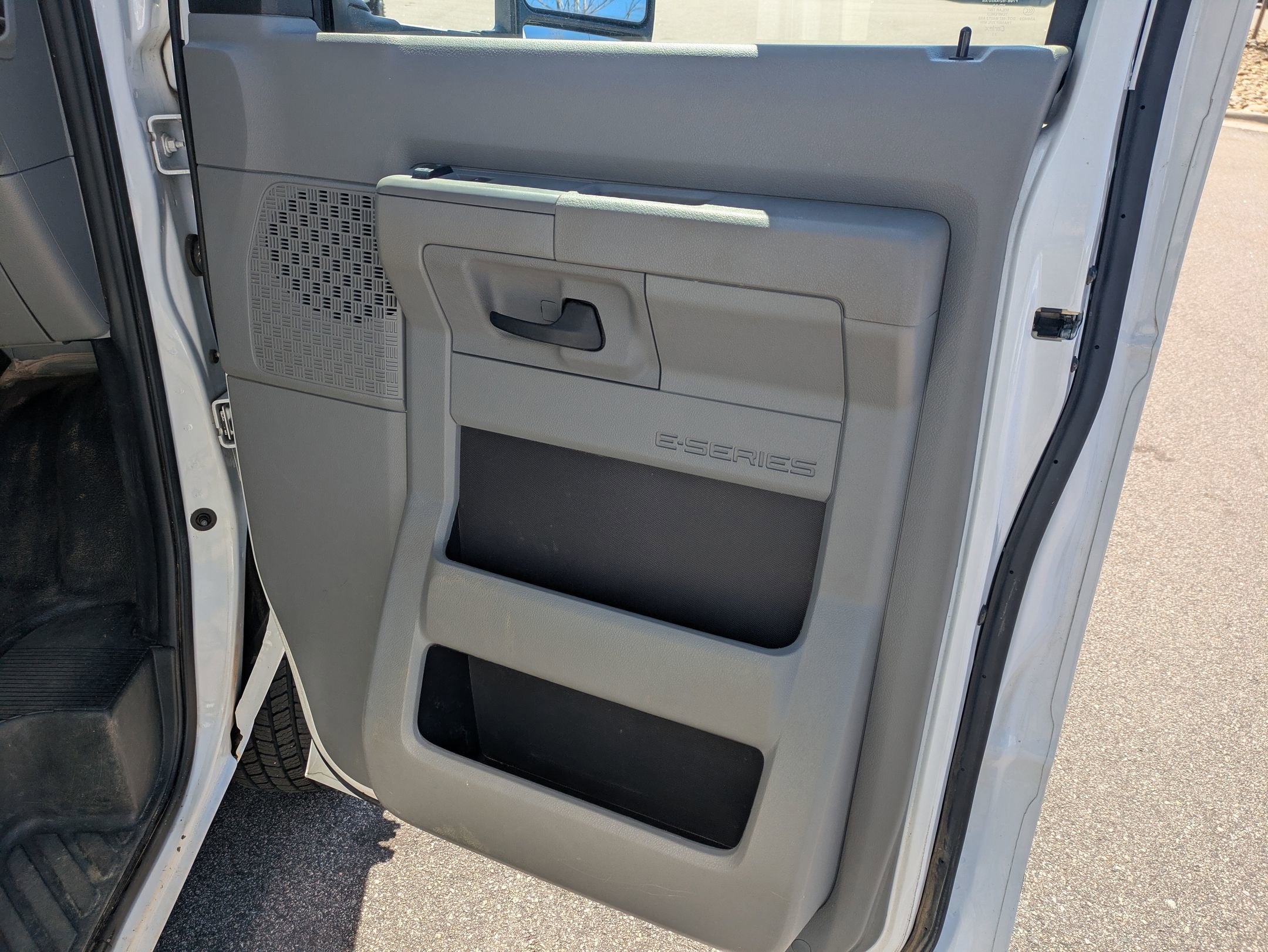 2024 Ford E-Series Cutaway Base