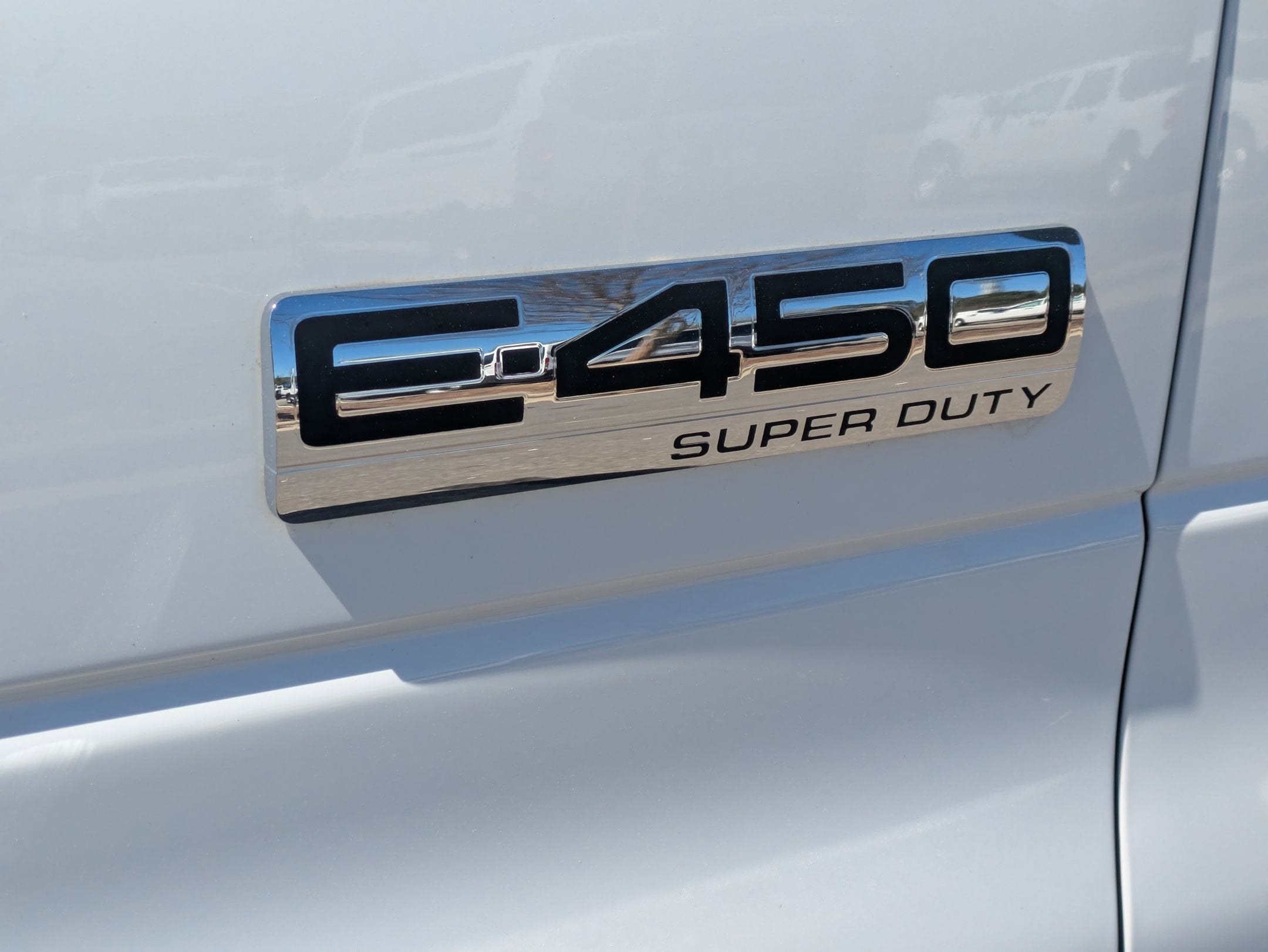 2024 Ford E-Series Cutaway Base