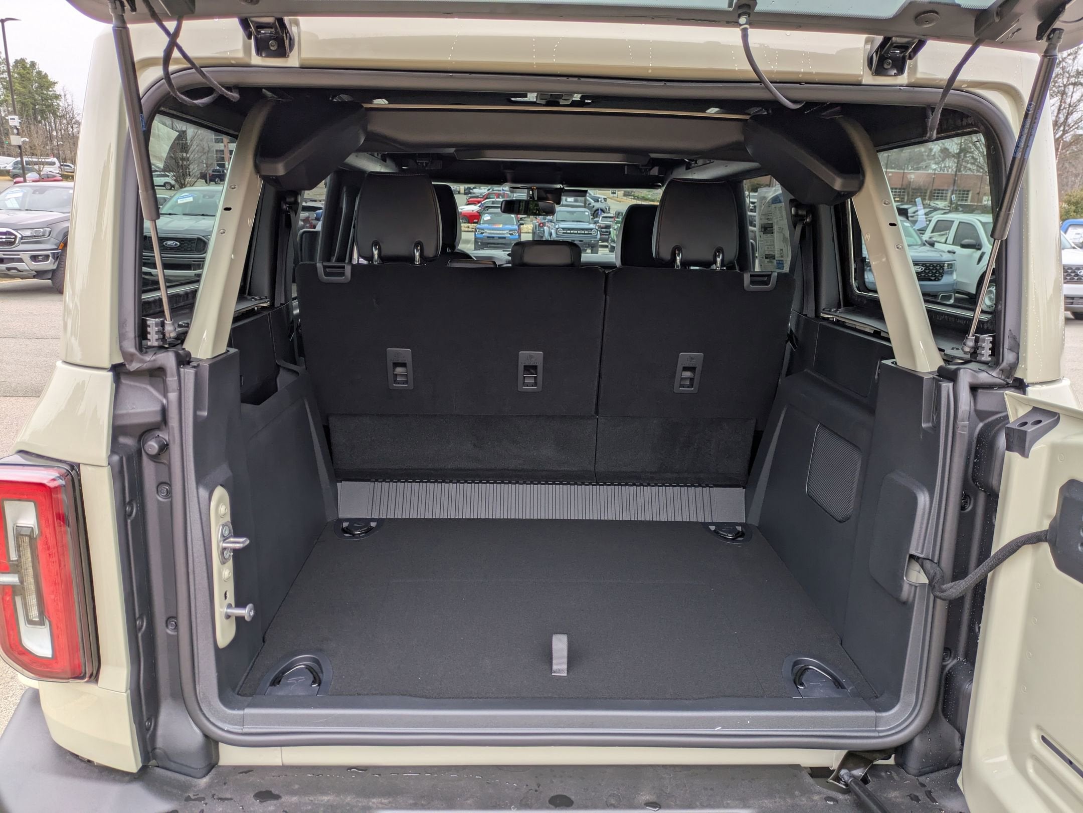 2025 Ford Bronco Outer Banks