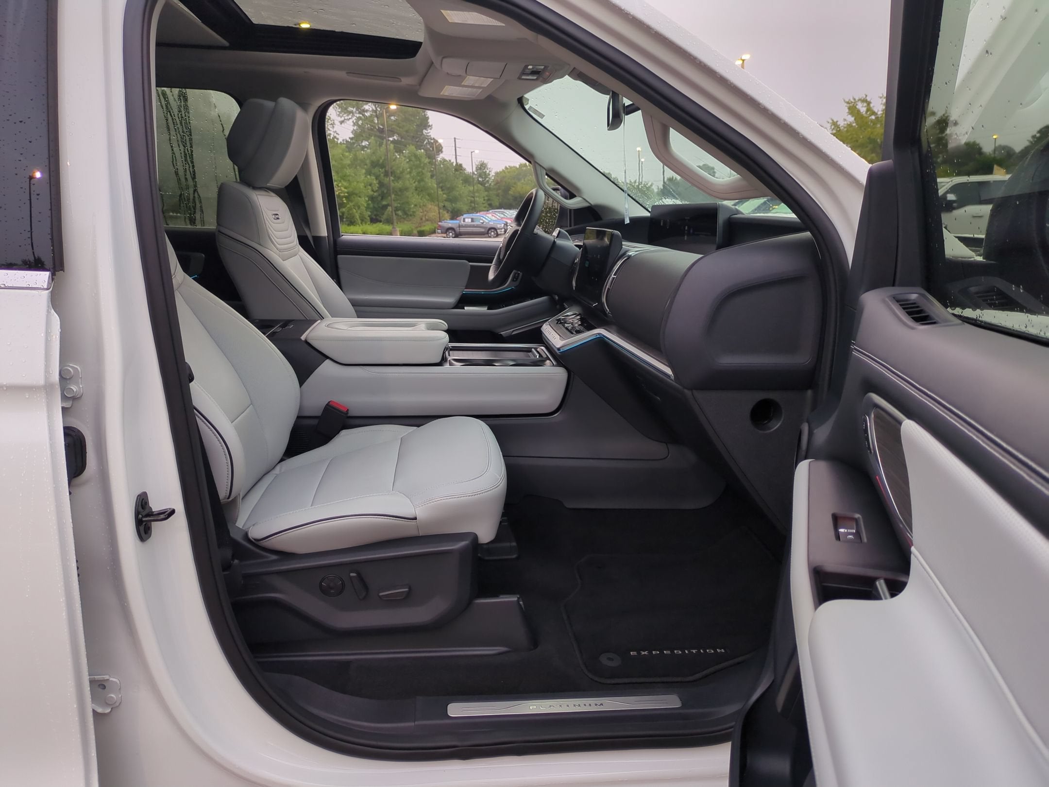 2026 Ford Expedition Platinum - Crossroads Courtesy Demo
