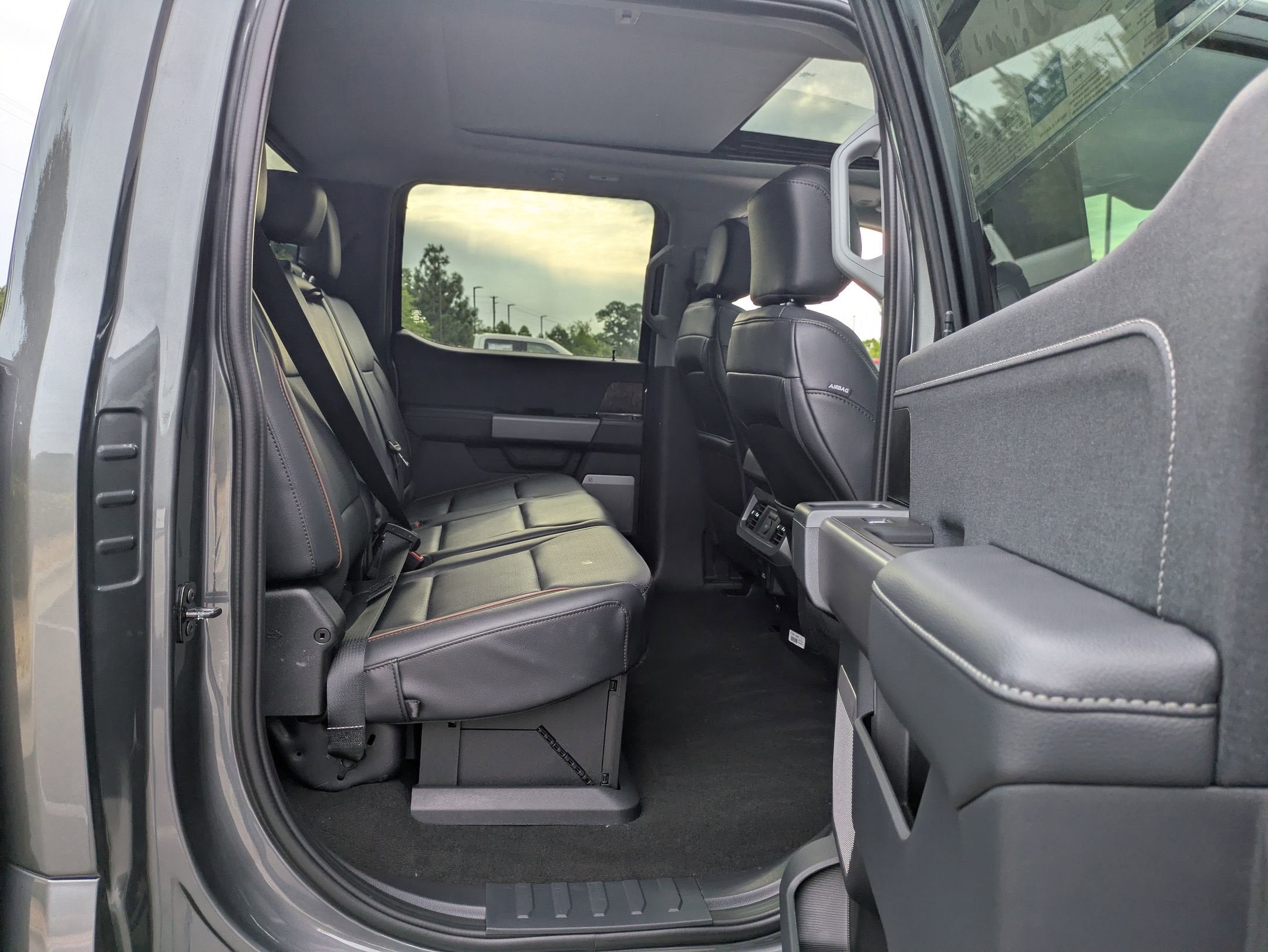 2026 Ford Super Duty F-350 SRW LARIAT