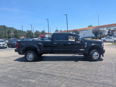 2022 Ford Super Duty F-450 DRW Platinum