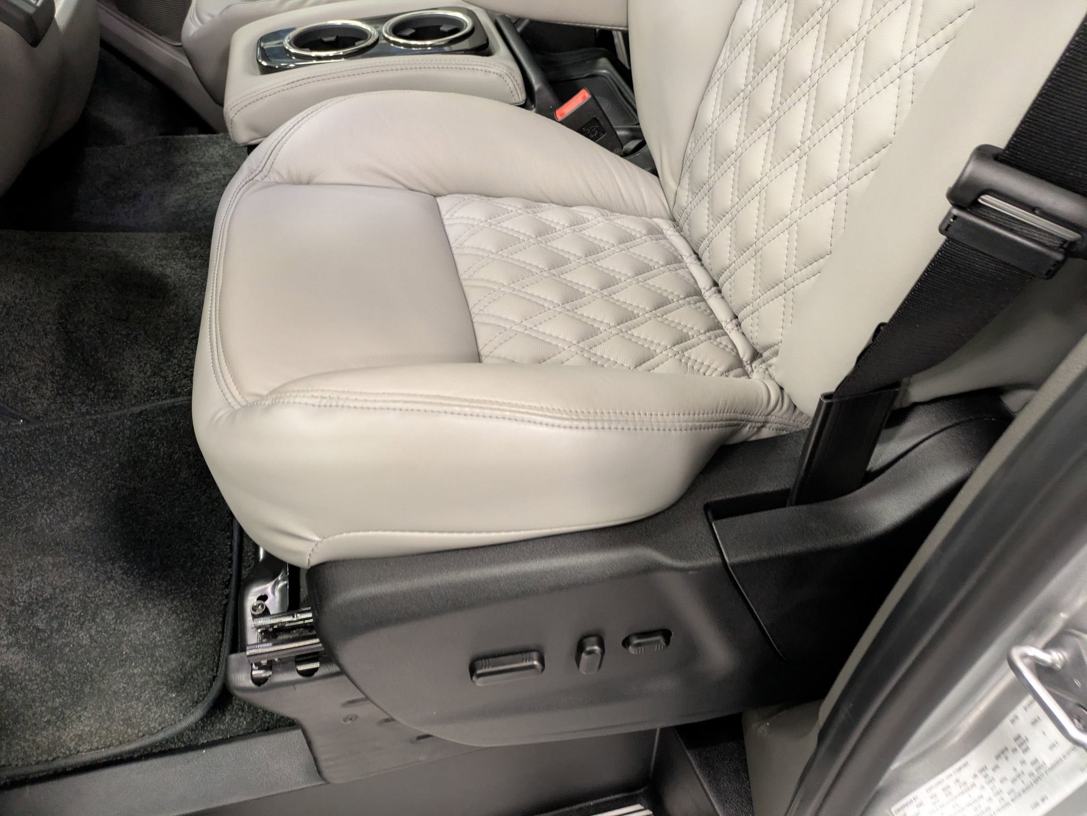 2026 Ford Transit Explorer Conversion 9 Passenger T-250 148" Med Rf 9150 GVWR AWD