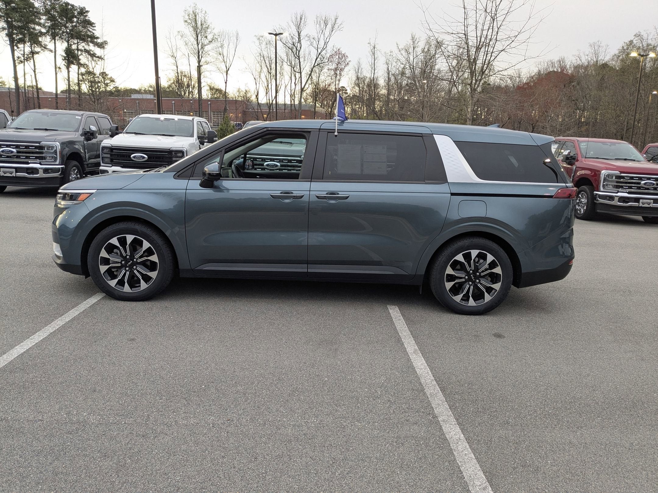 2024 Kia Carnival EX