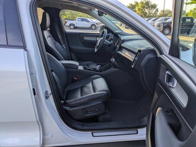 2023 Volvo XC40 Ultimate Dark Theme