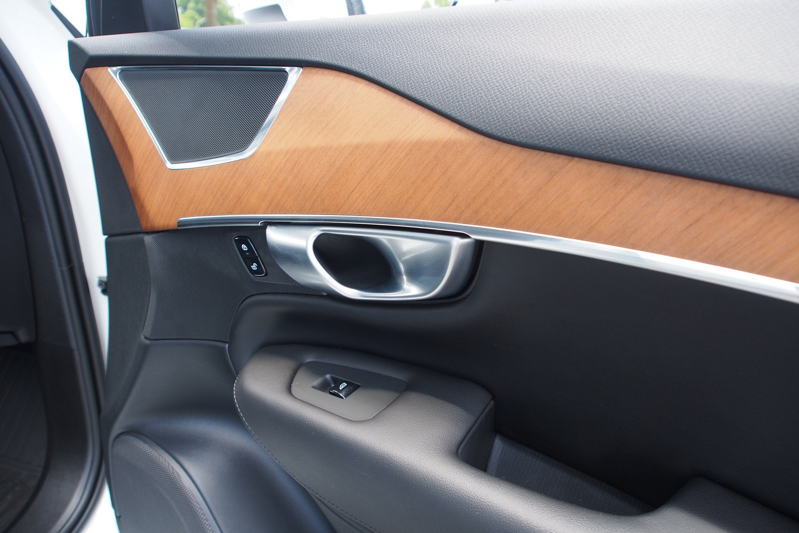 2024 Volvo XC90 Plus Bright Theme