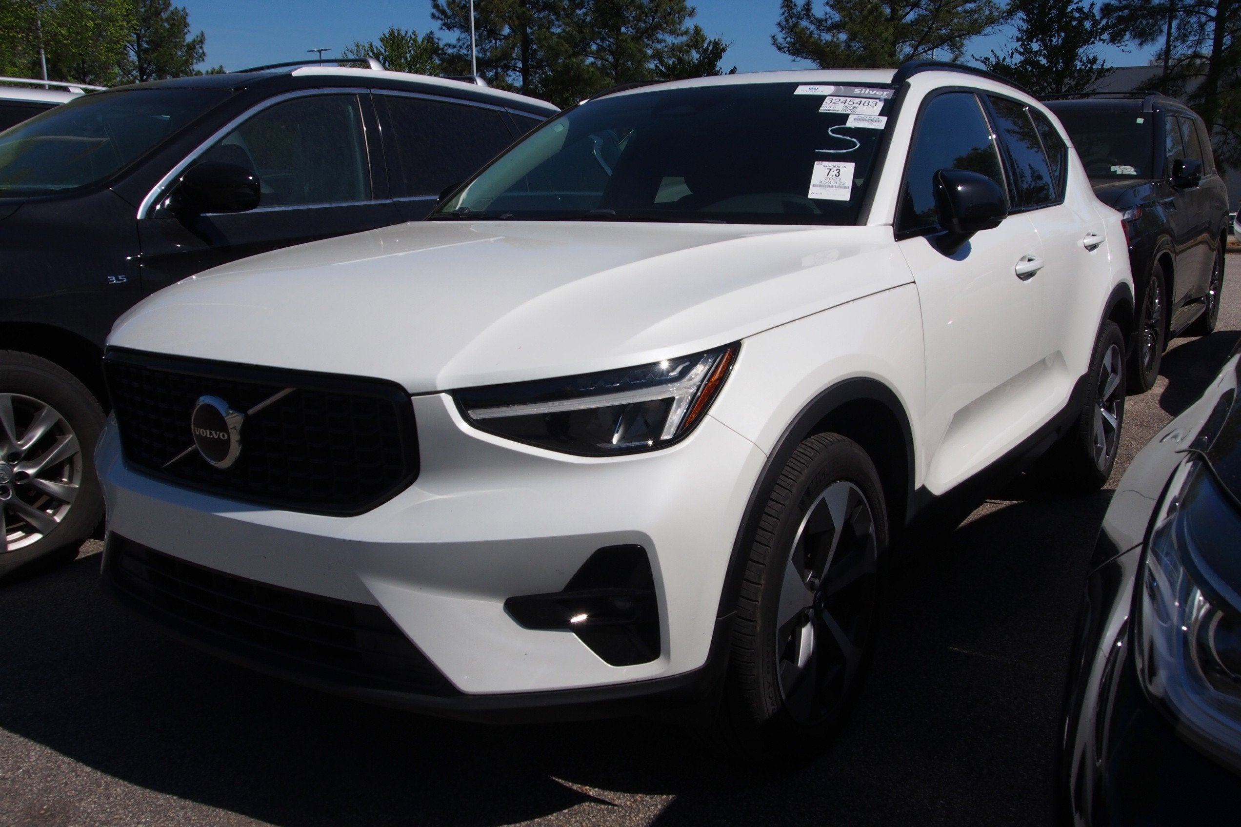 2023 Volvo XC40 Plus Dark Theme