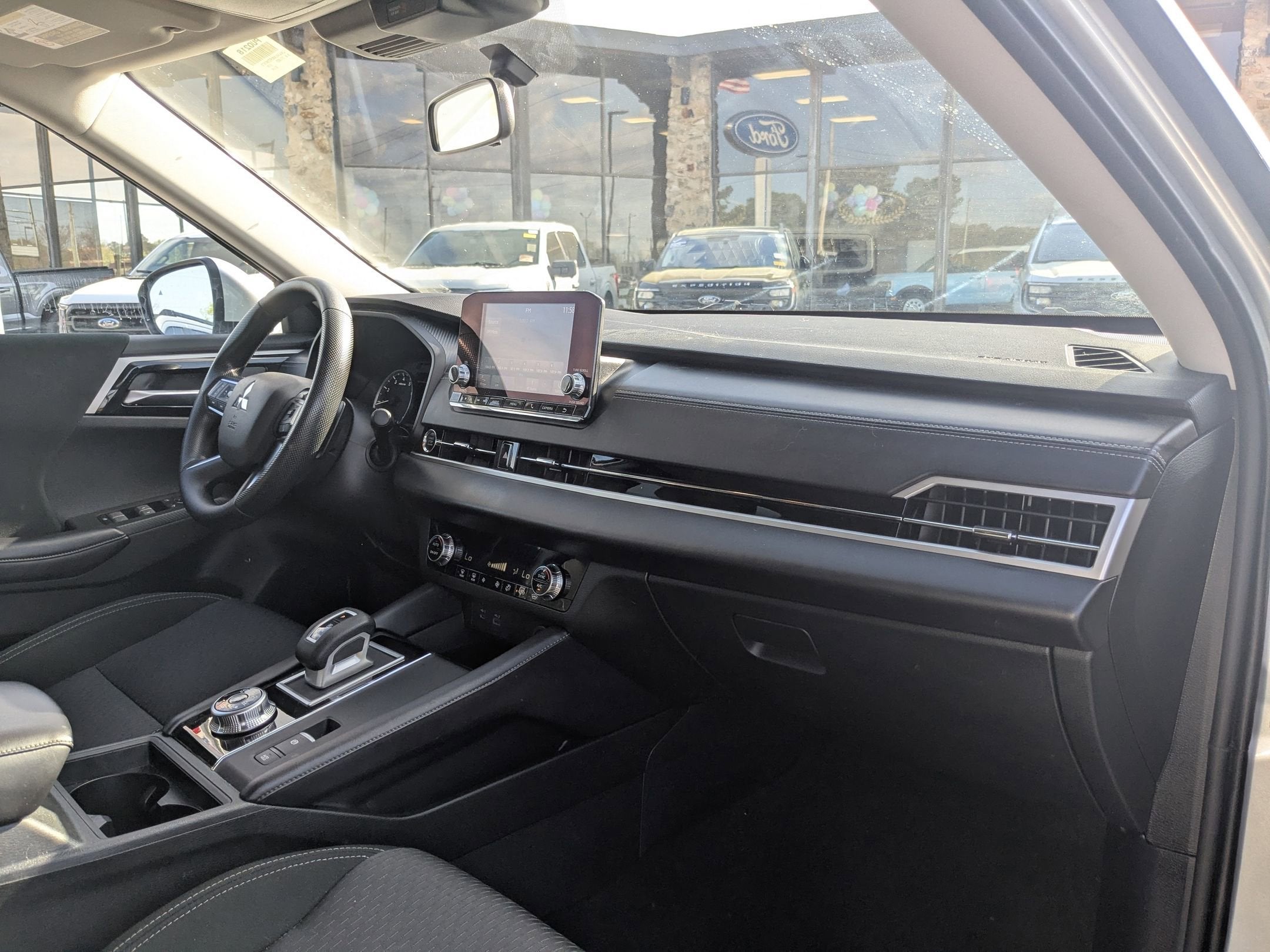 2024 Mitsubishi Outlander ES