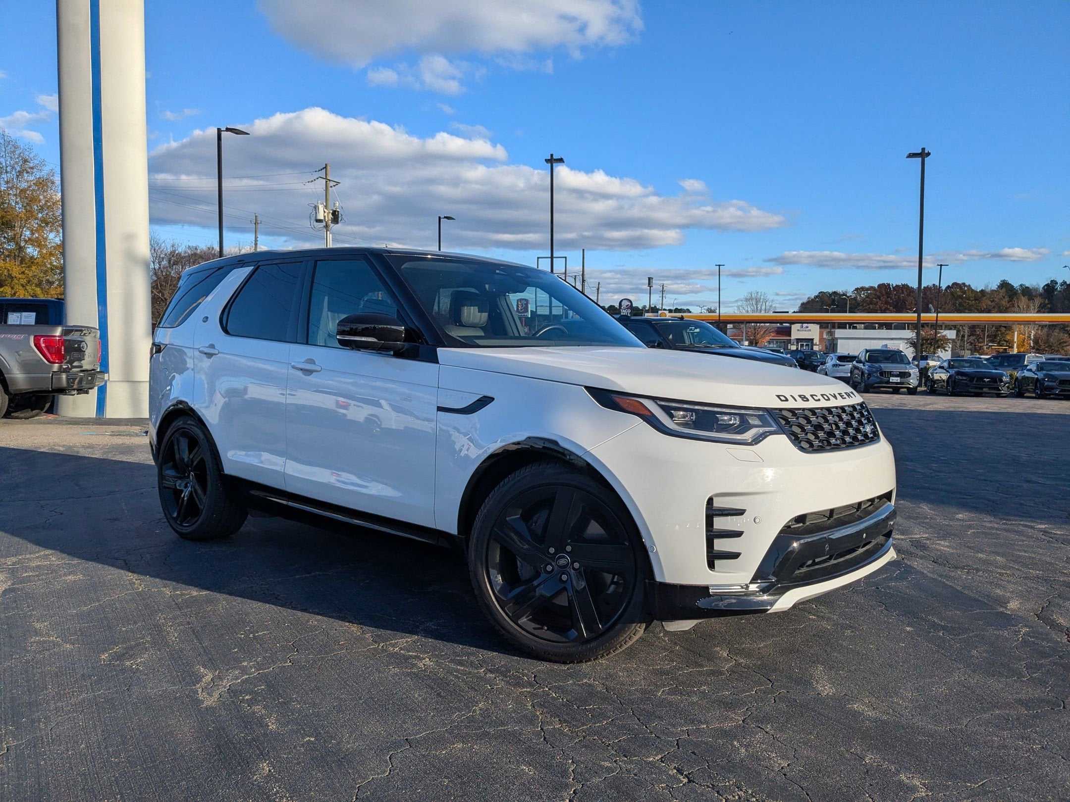 2023 Land Rover Discovery S R-Dynamic