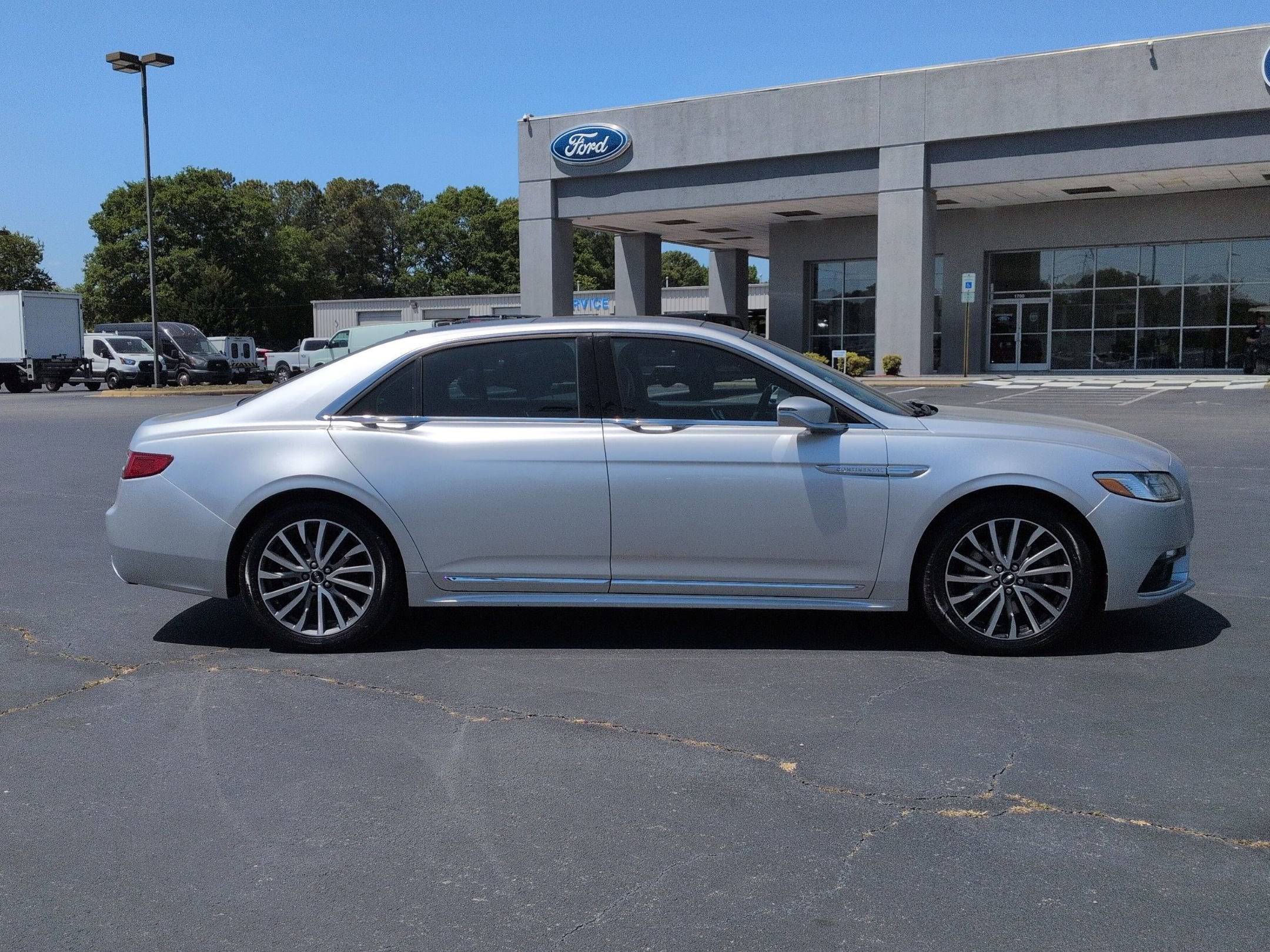 2017 Lincoln Continental Select